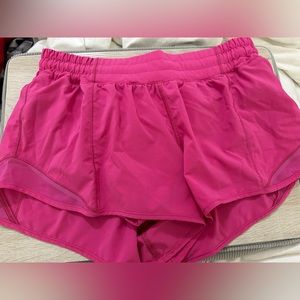 Lululemon sonic pink shorts hotty hot low rise 2.5 in
